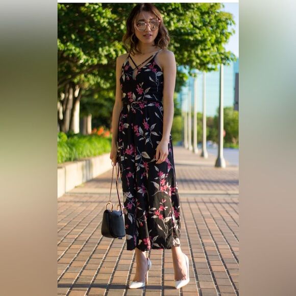 SIENNA SKY BLACK FLORAL ROMPER SIZE SMALL NWOT - Picture 4 of 10